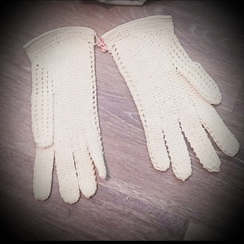 NWT Vintage Handmade Crochet Gloves